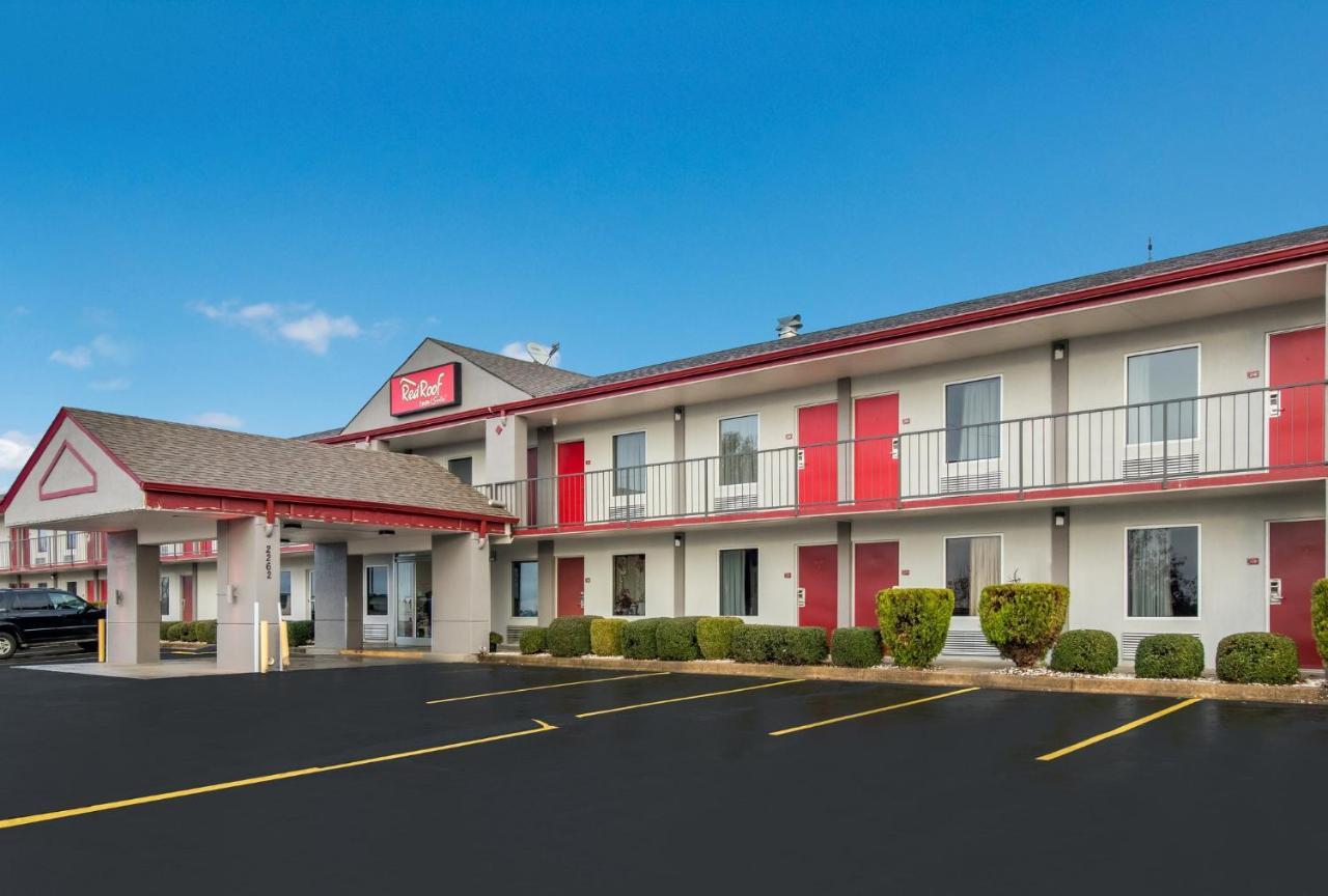Red Roof Inn & Suites Jackson, Tn Exterior photo